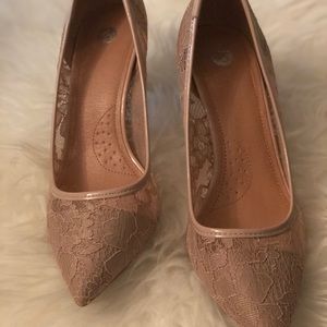 Beautiful new laced pattern shoes